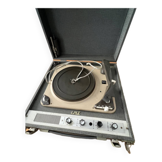 Turntable with integrated amp and speakers