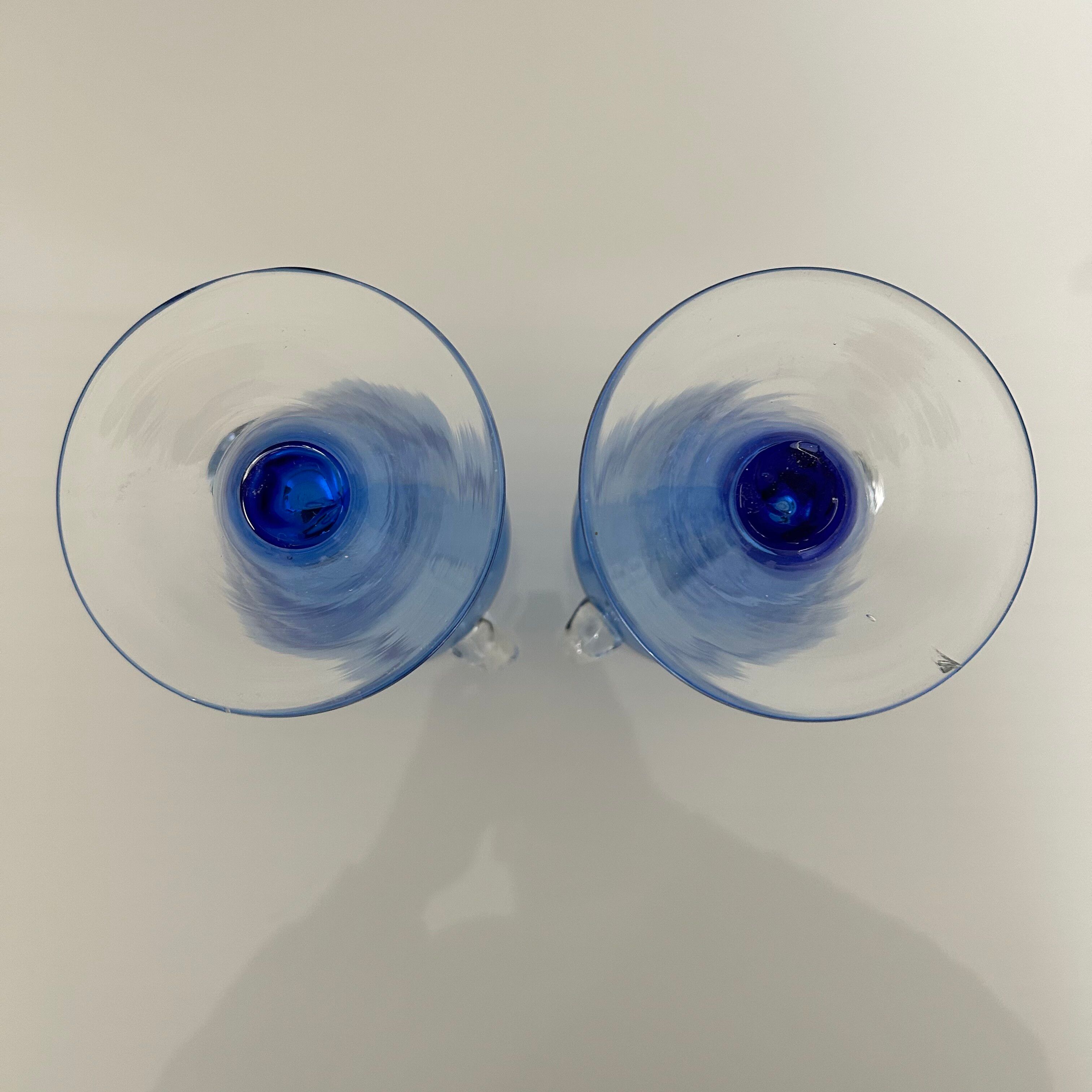 Paire de vases en verre bleu glacier
