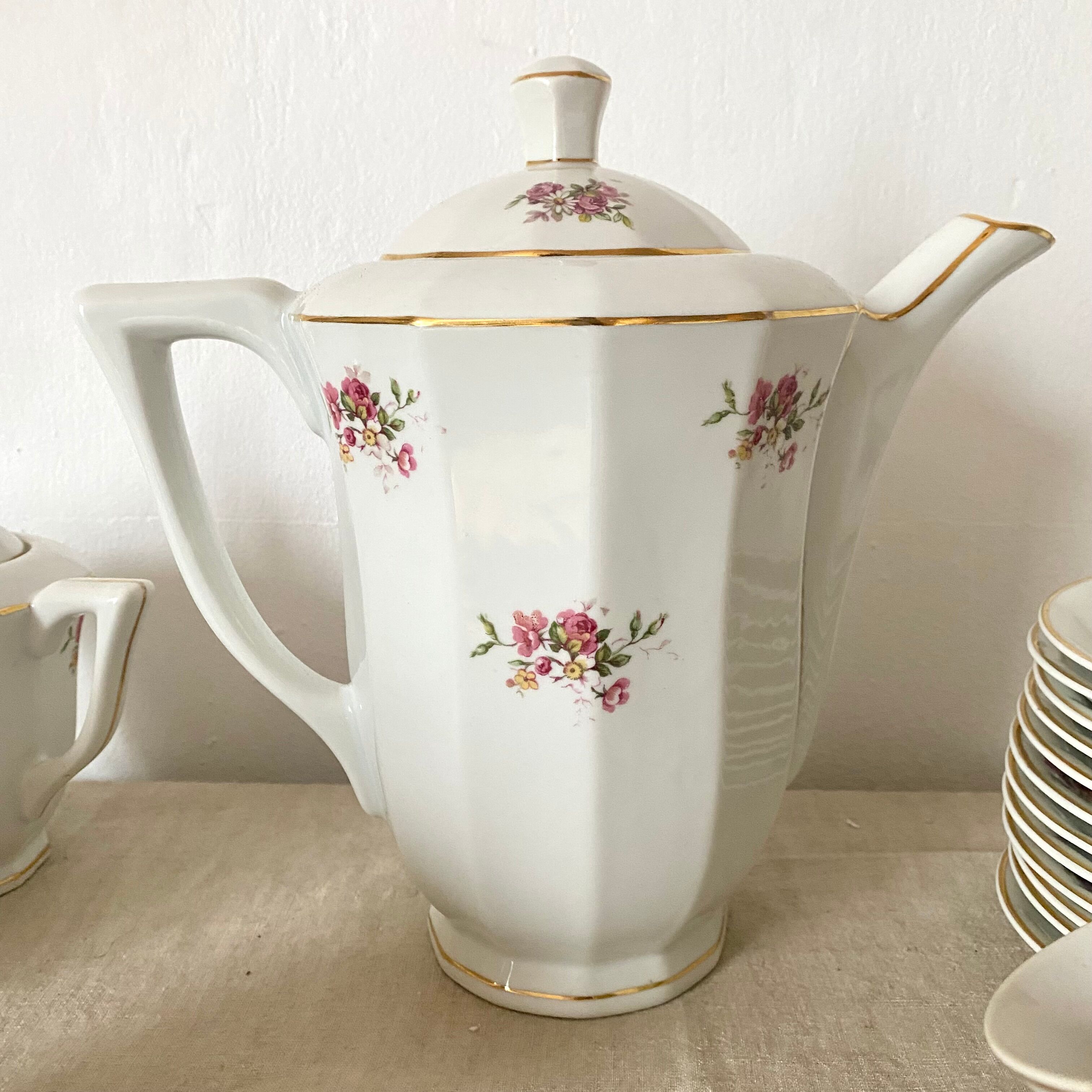 Antique tea set in Chauvigny porcelain