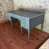 Solid wood desk. Double sided