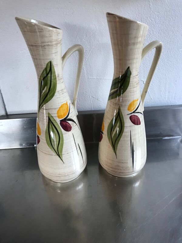 Paire de pichets decoratifs 1950