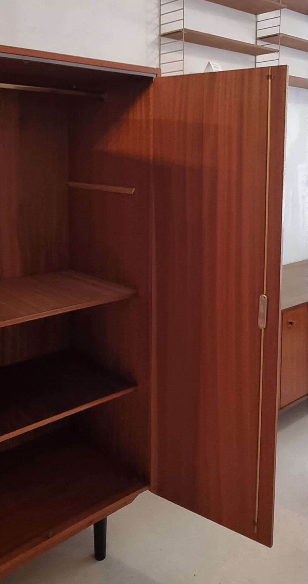 Armoire du milieu du siècle