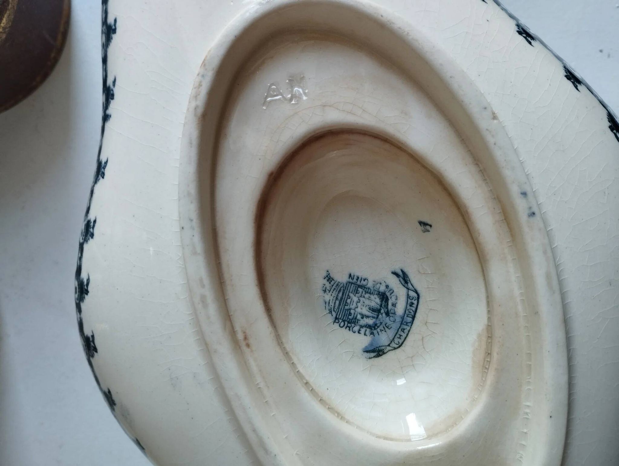 Grande saucière sur dormant terre de fer Gien « Chardons »