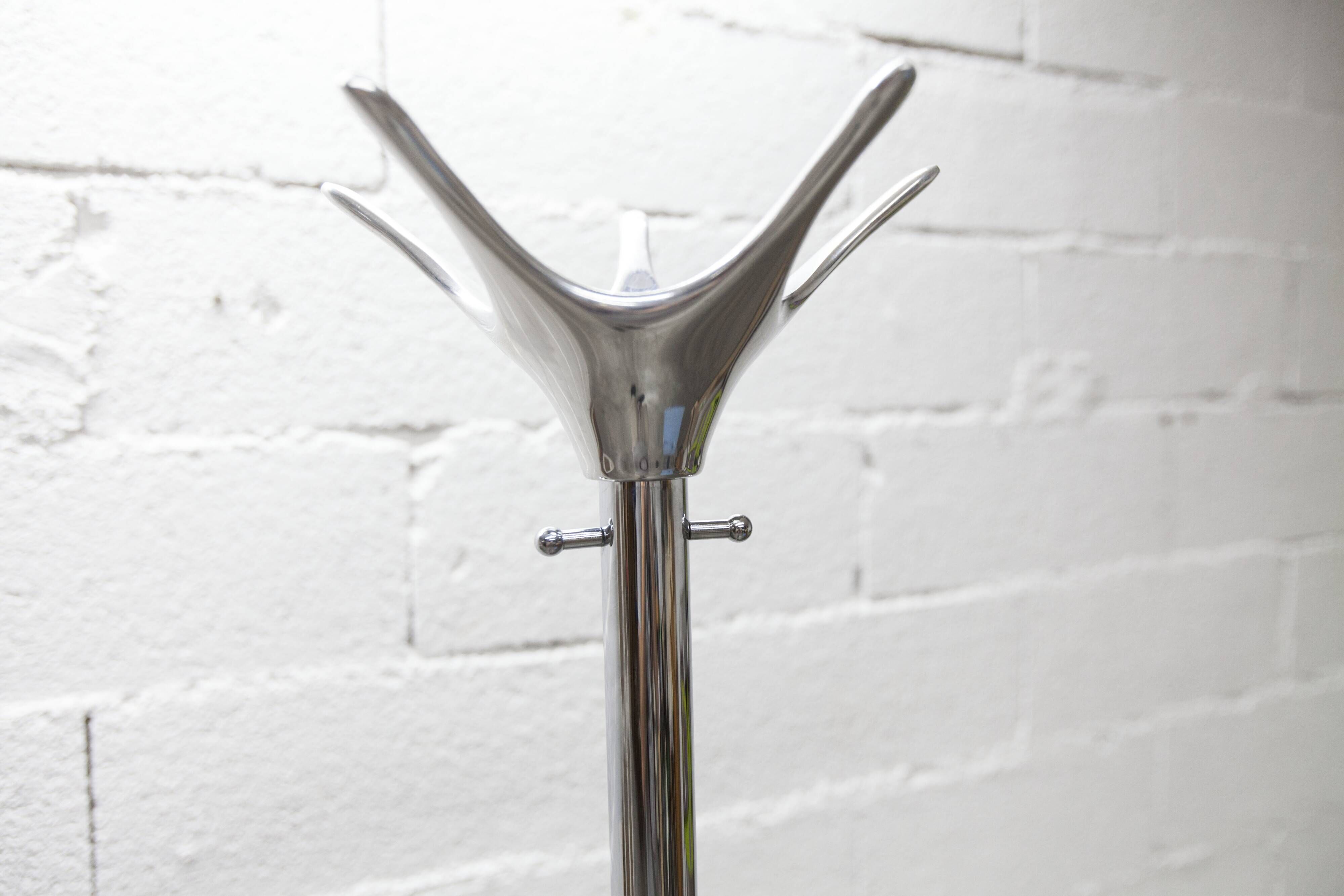Cascando Tango coat rack designed by Minke Van Voorthuizen