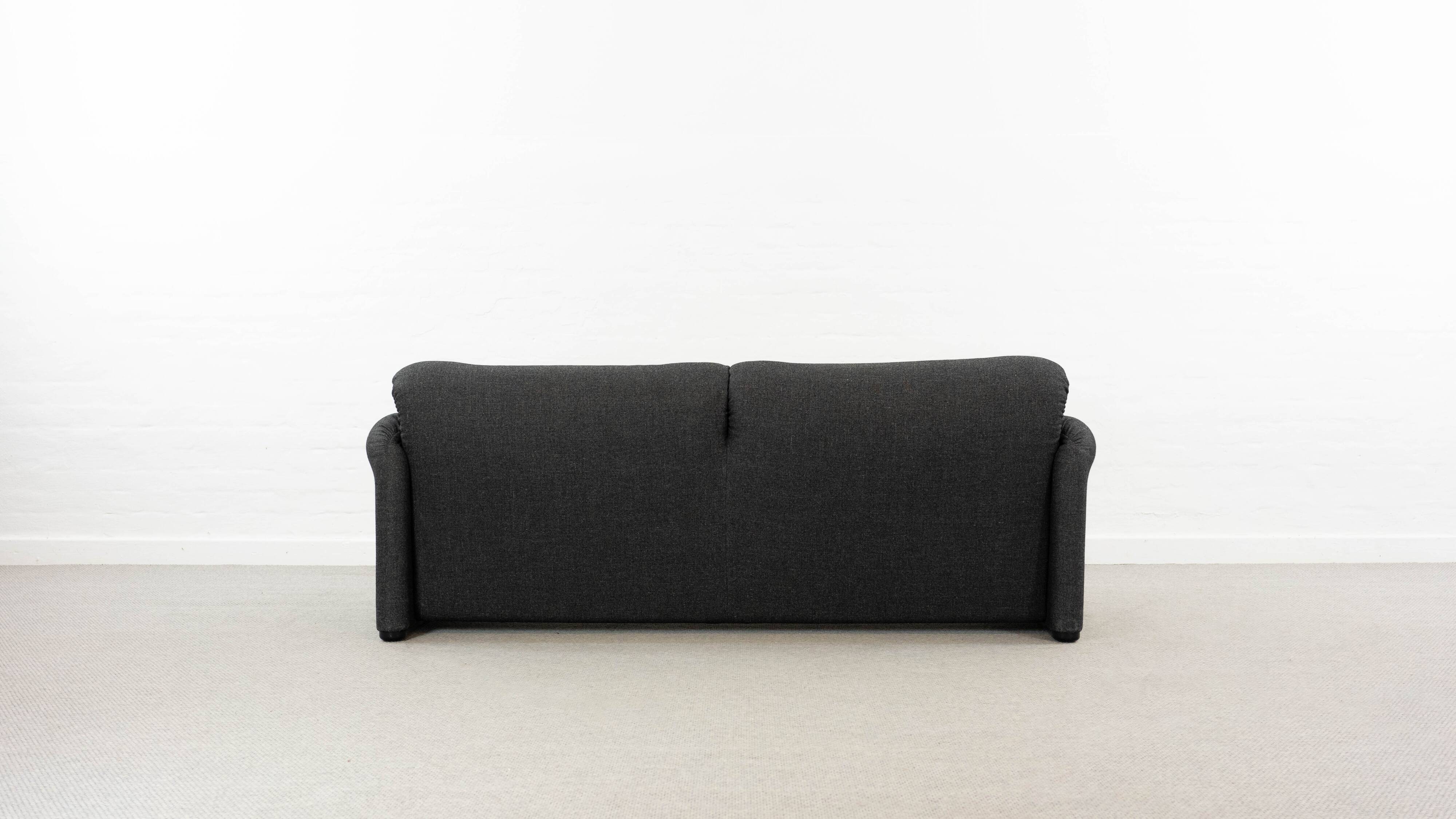 Maralunga 2.5-seat Sofa by Vico Magistretti for Cassina, Italy