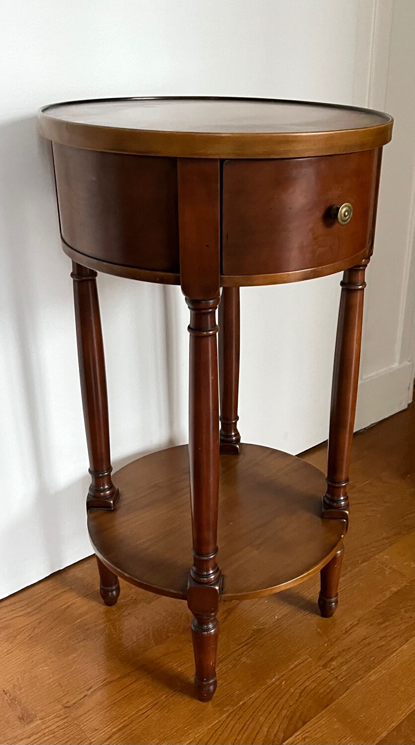 Cherry wood pedestal table