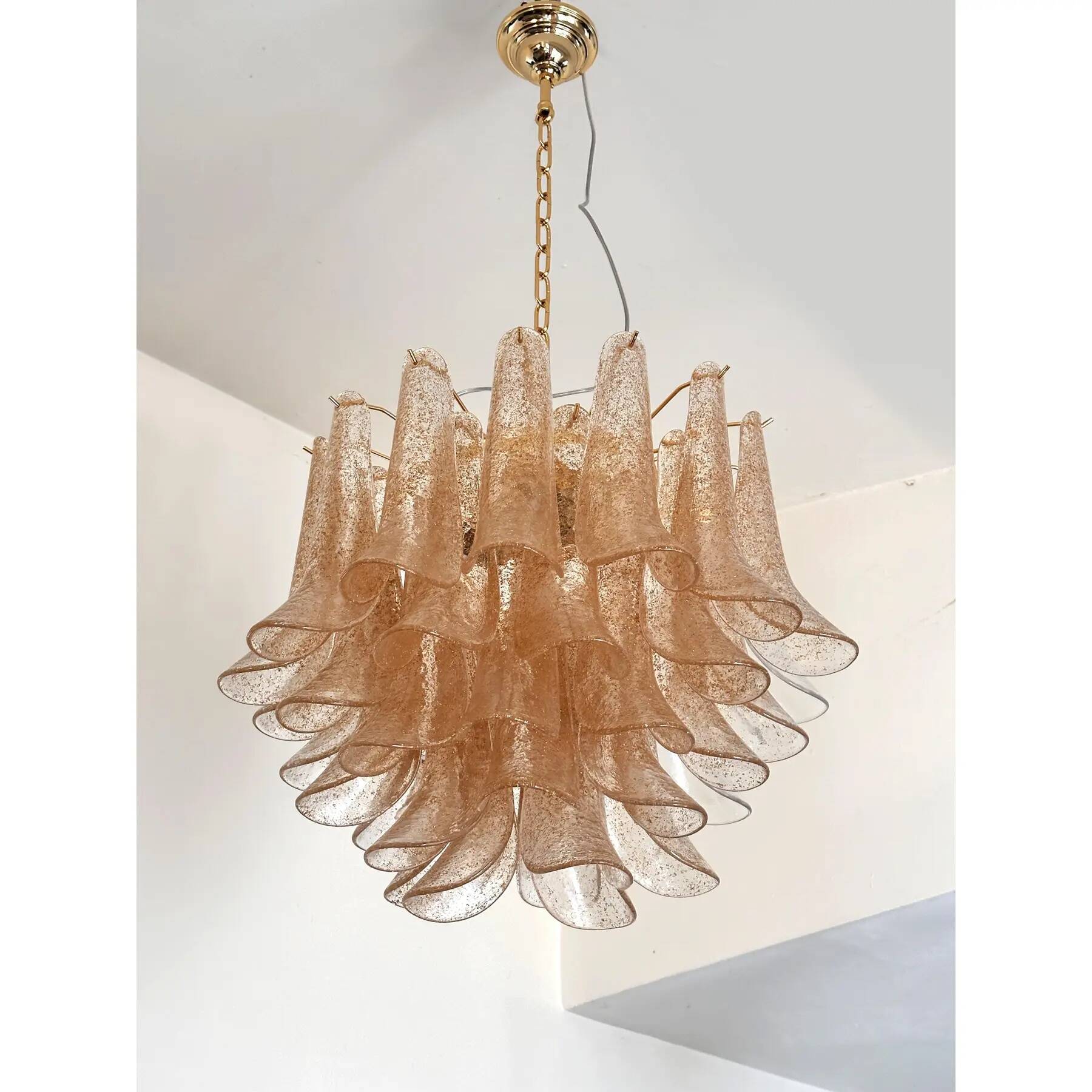 Contemporary Clear and Gold “Petali-Selle” Murano Glass Chandelier in Mazze