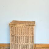 Wicker laundry chest