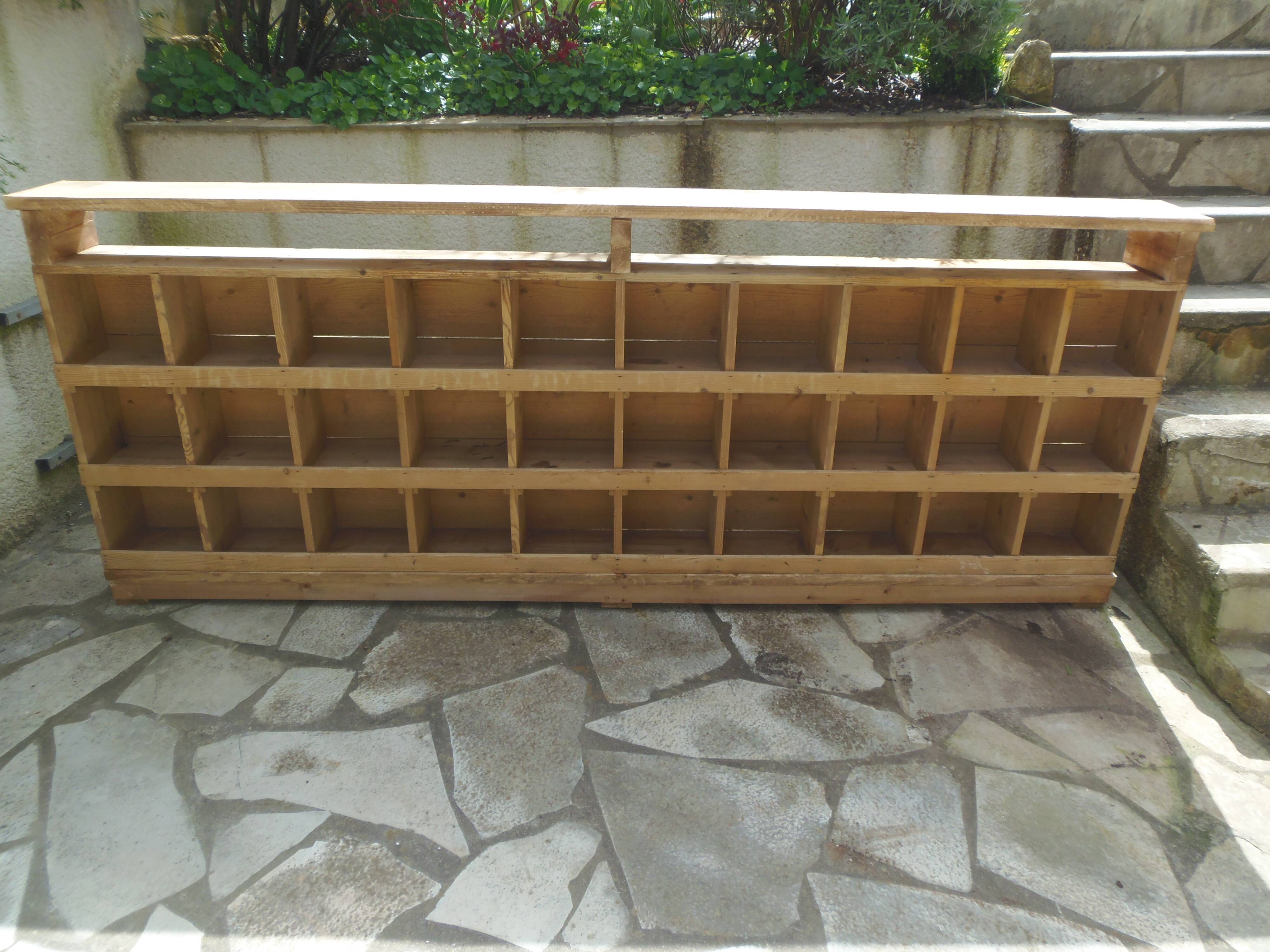 Vintage pitch pine furniture, 30 lockers, 1 niche.