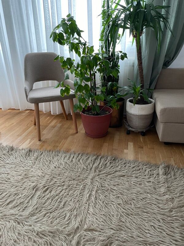 tapis en laine gris blanc clair naturel, tapis roumain tissé à la main