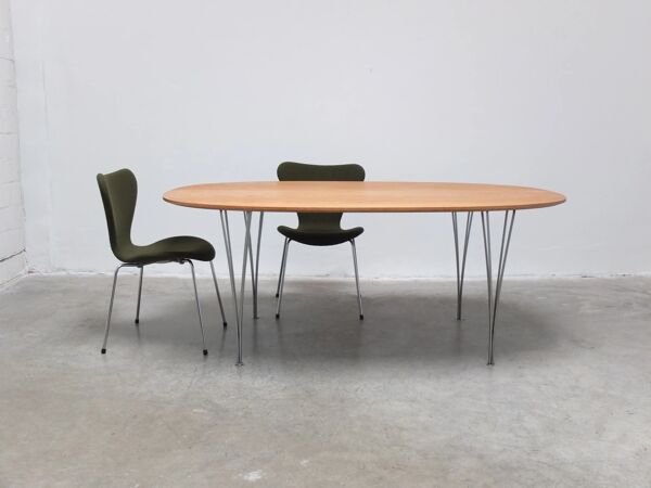 Table « Super-elliptique » en chêne par Piet Hein et Bruno Mathsson pour Fritz Hansen, 1968