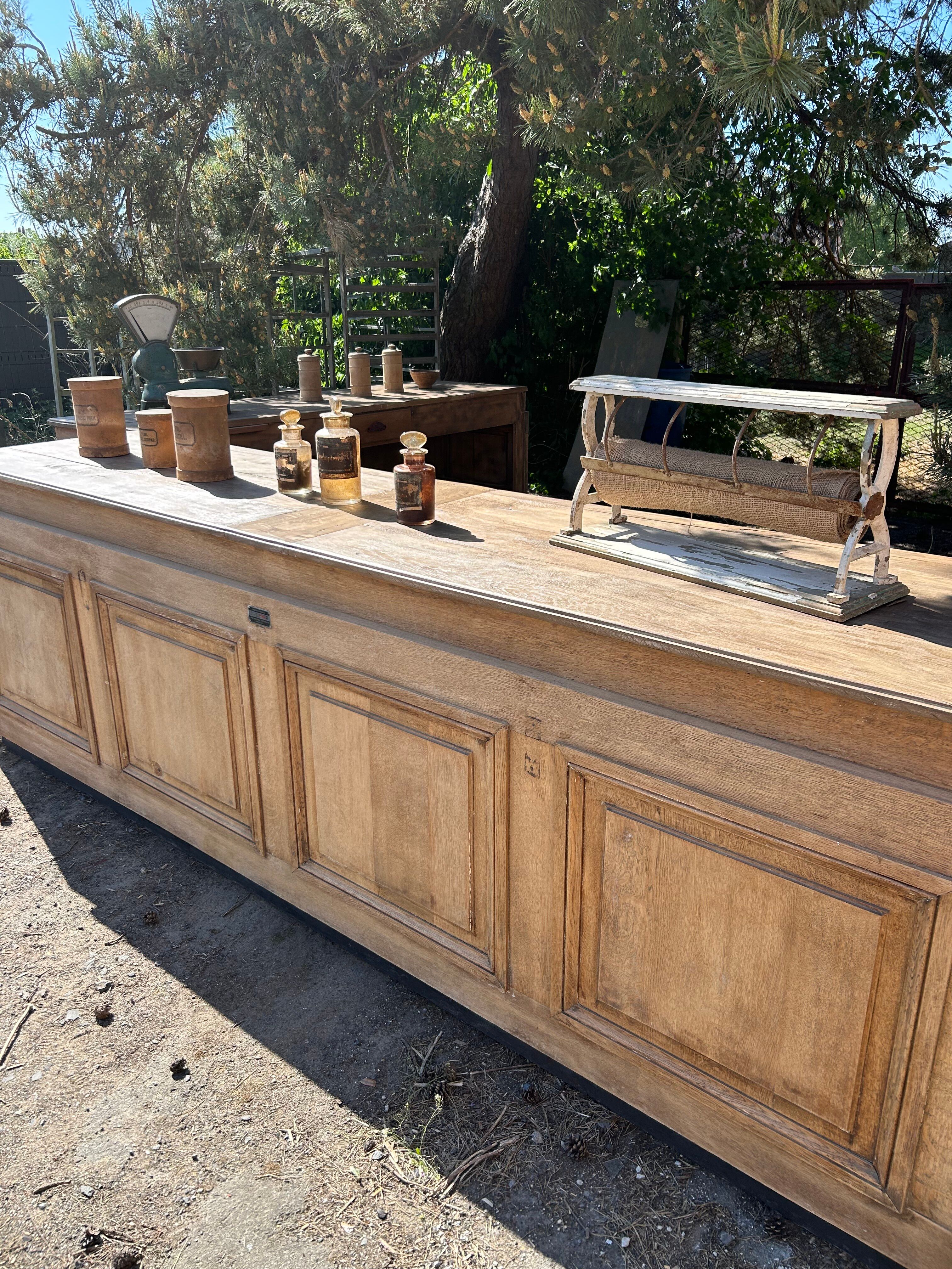 Exceptional large oak counter 288 cm