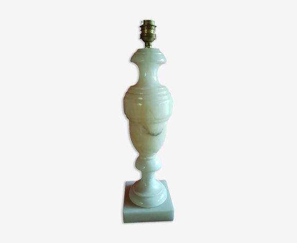 Pied de lampe en albatre
