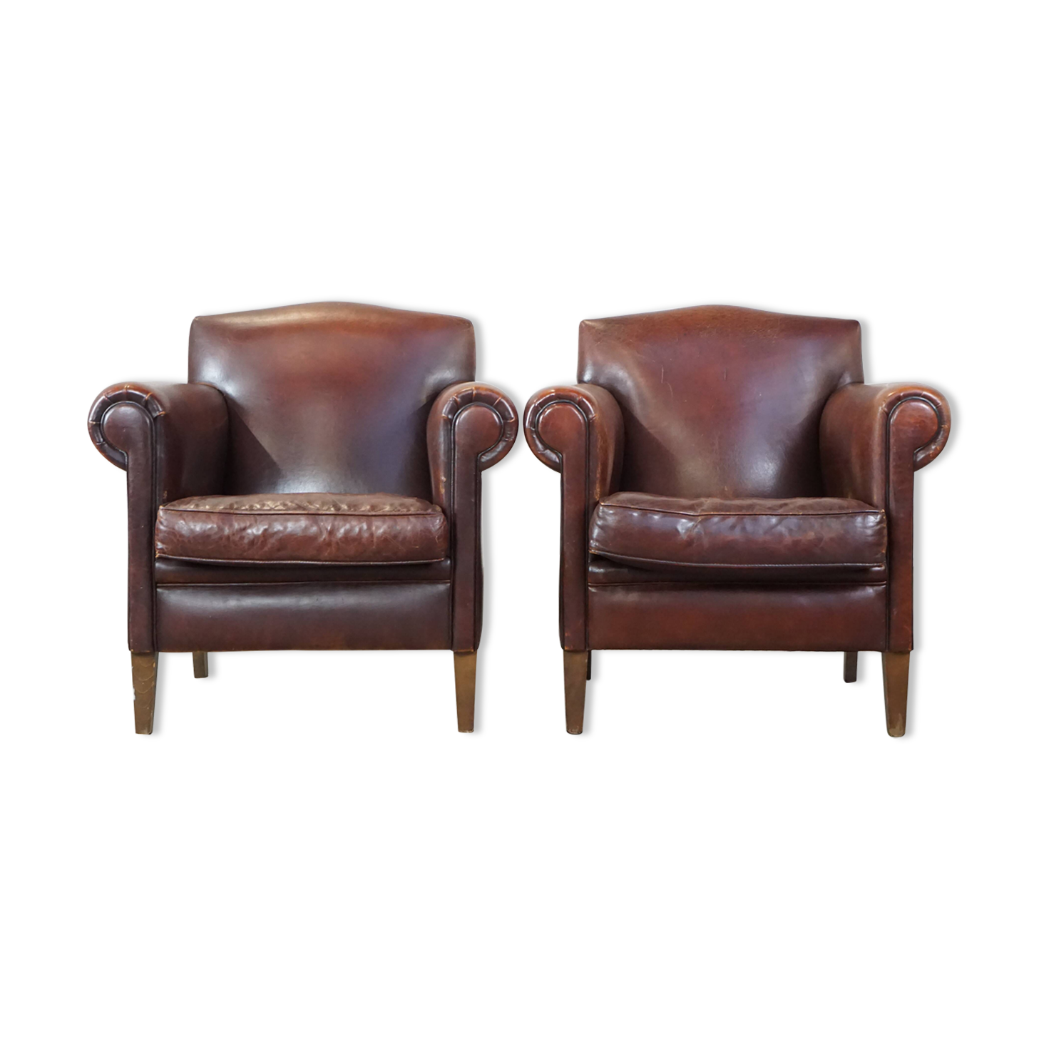 Set of 2 design armchairs made of sheepskin