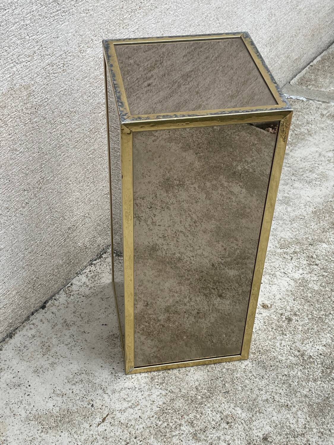 Wooden pedestal / corner column in chrome plated multi-sided mirror