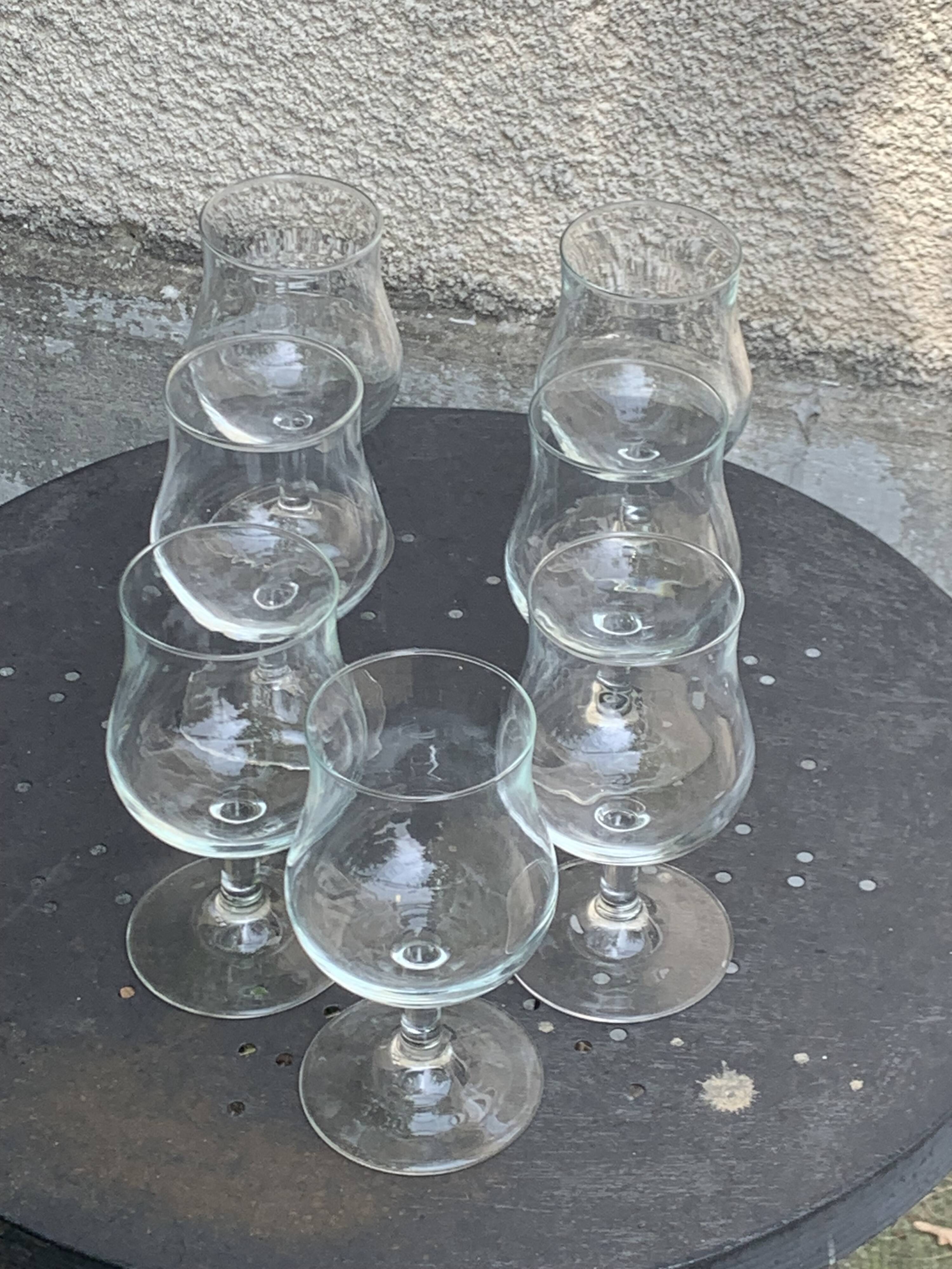 Set of 7 large Luminarc France wine glasses in transparent glass on a stem