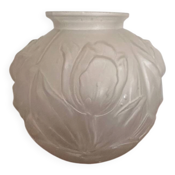 Round vase decorated with tulips