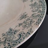 7 assiettes plates modèle Jane à décor floral vert foncé Saint-Amand