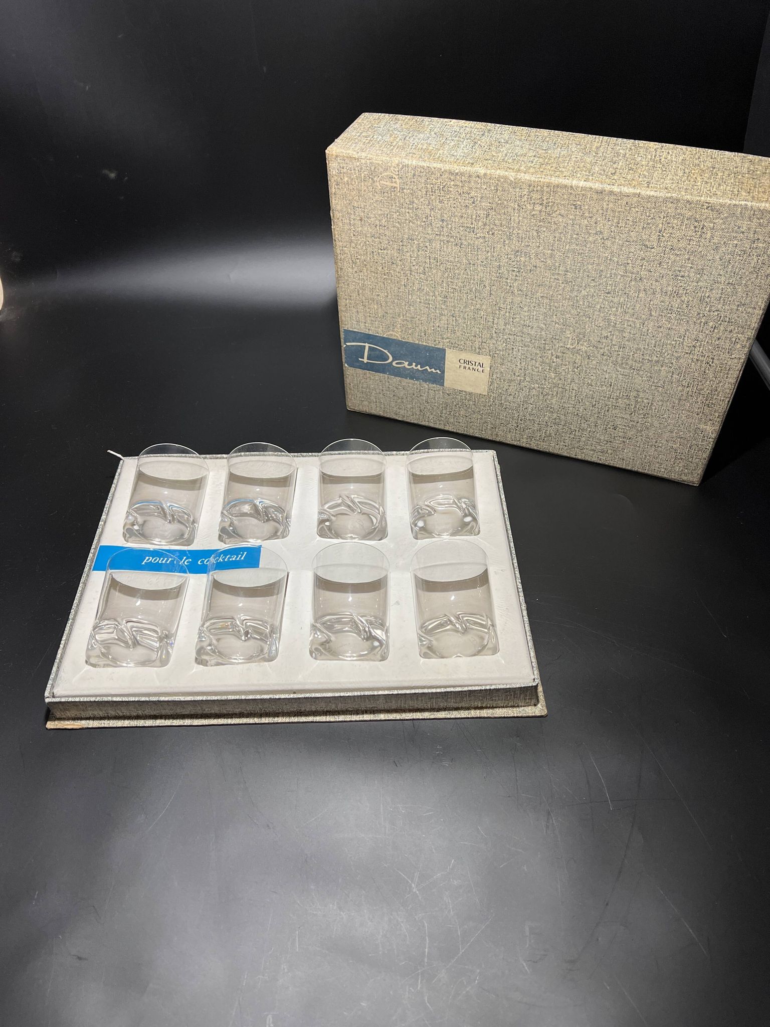 Coffret de huit verres à cocktail de la marque Daum