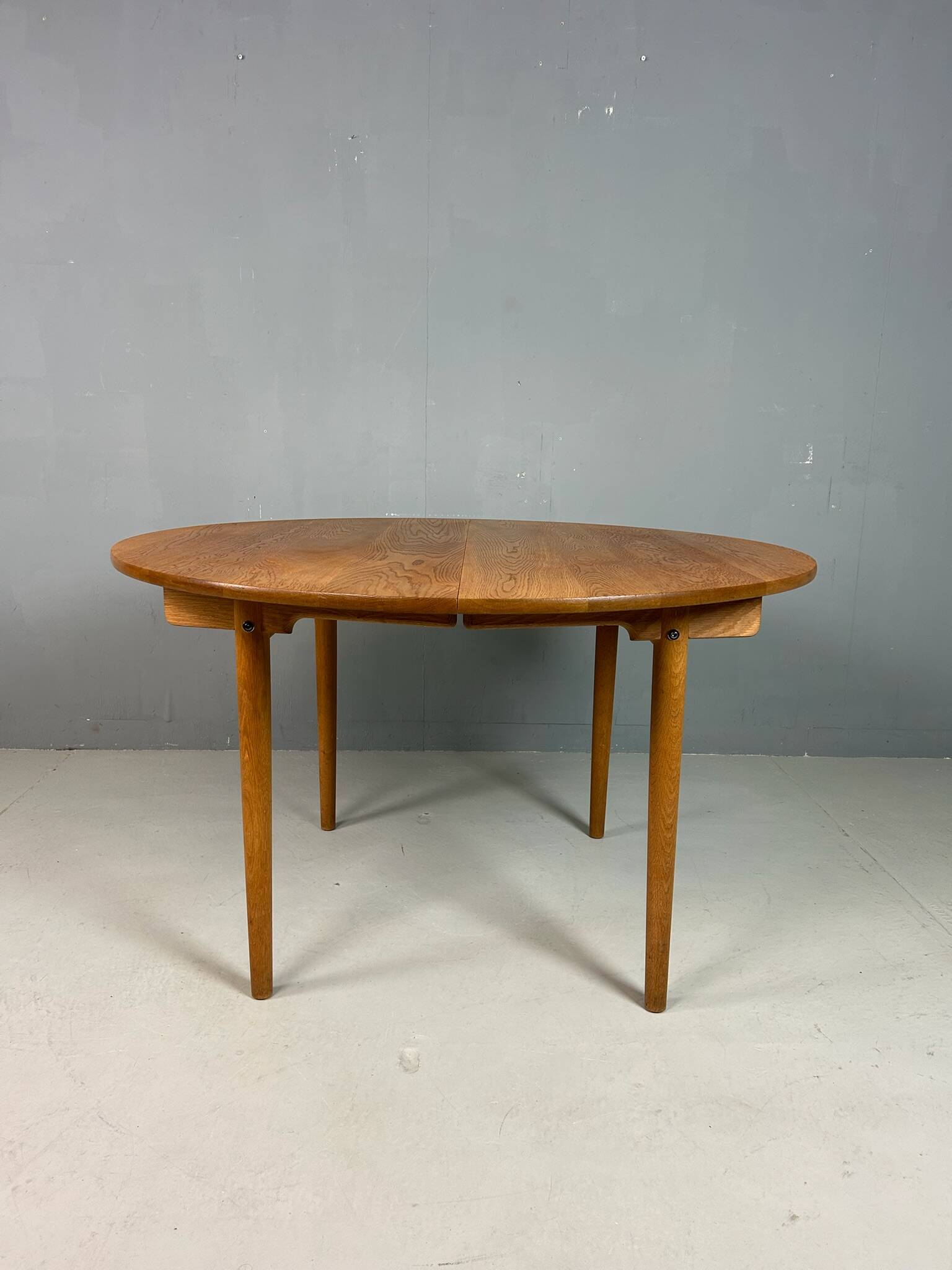 Hans J. Wegner round PP70 extendable dining table for Andreas Tuck, Denmark 1970