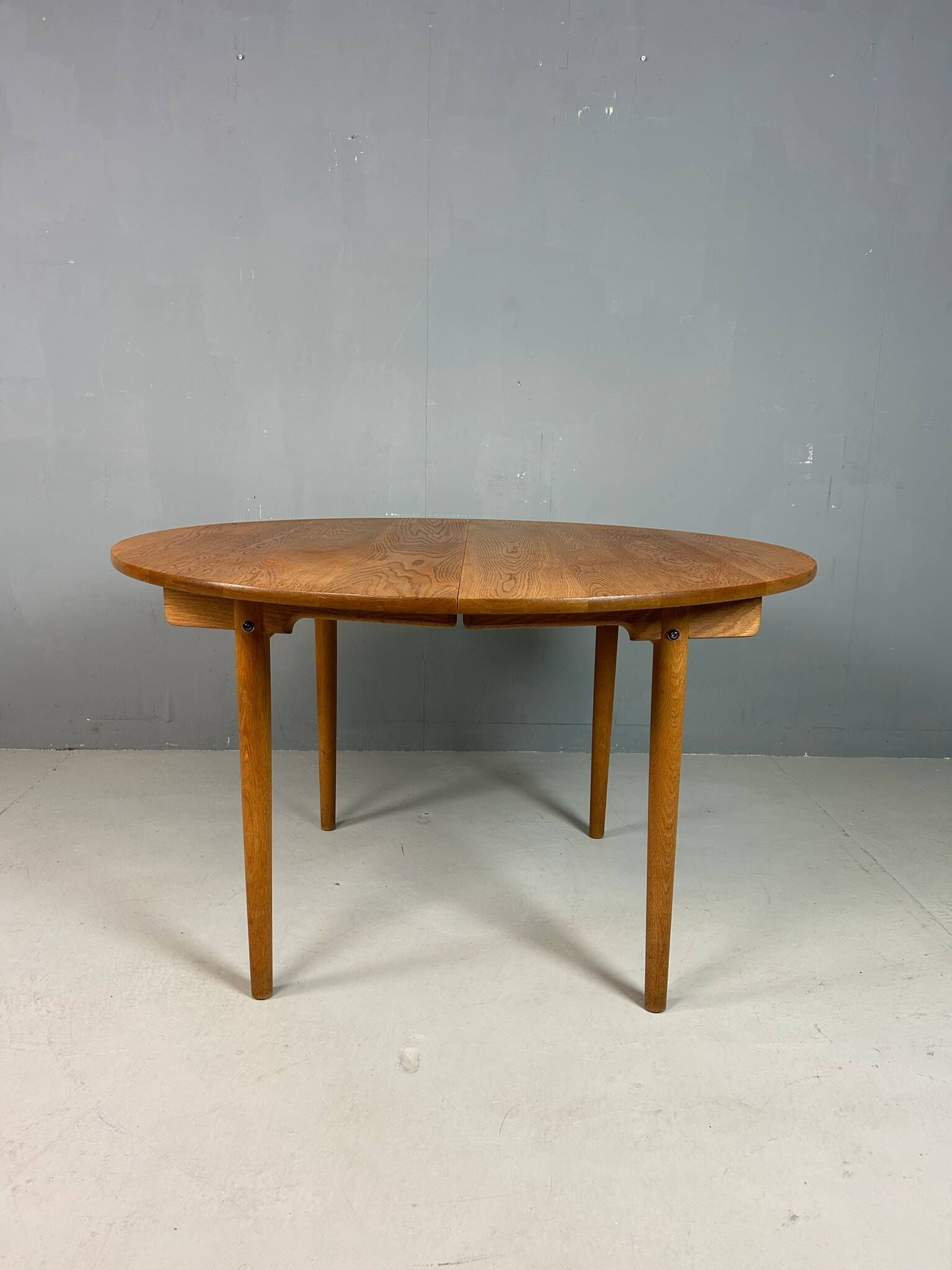 Hans J. Wegner round PP70 extendable dining table for Andreas Tuck, Denmark 1970