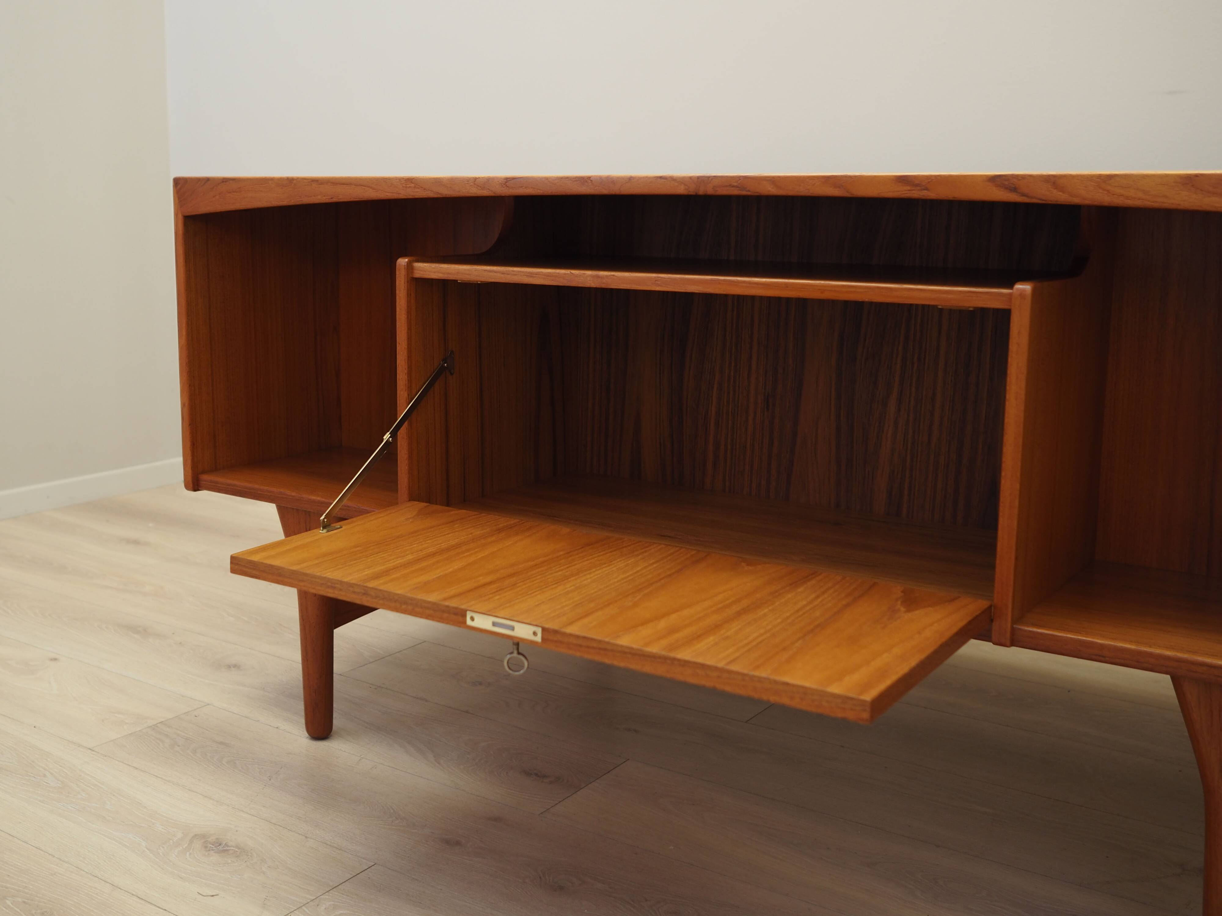 Teak desk, Danish design, 1960s, designer: Vald Mortensen, production: Oden