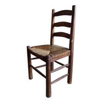 Chaise paillée brutaliste en bois massif vintage