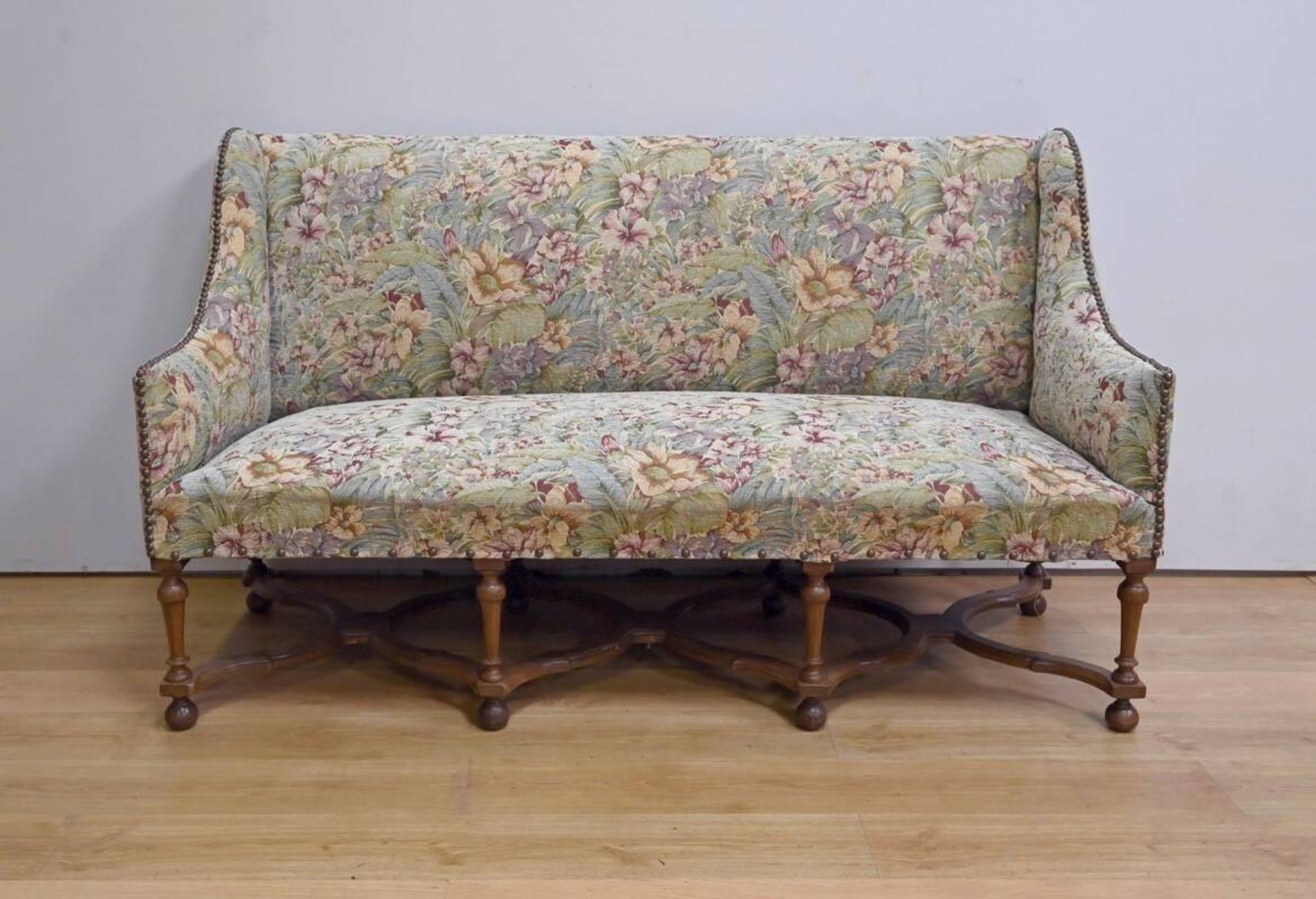 Important Estate Bench with Floral Fabric, Louis XIV Period – Early 18th Century
