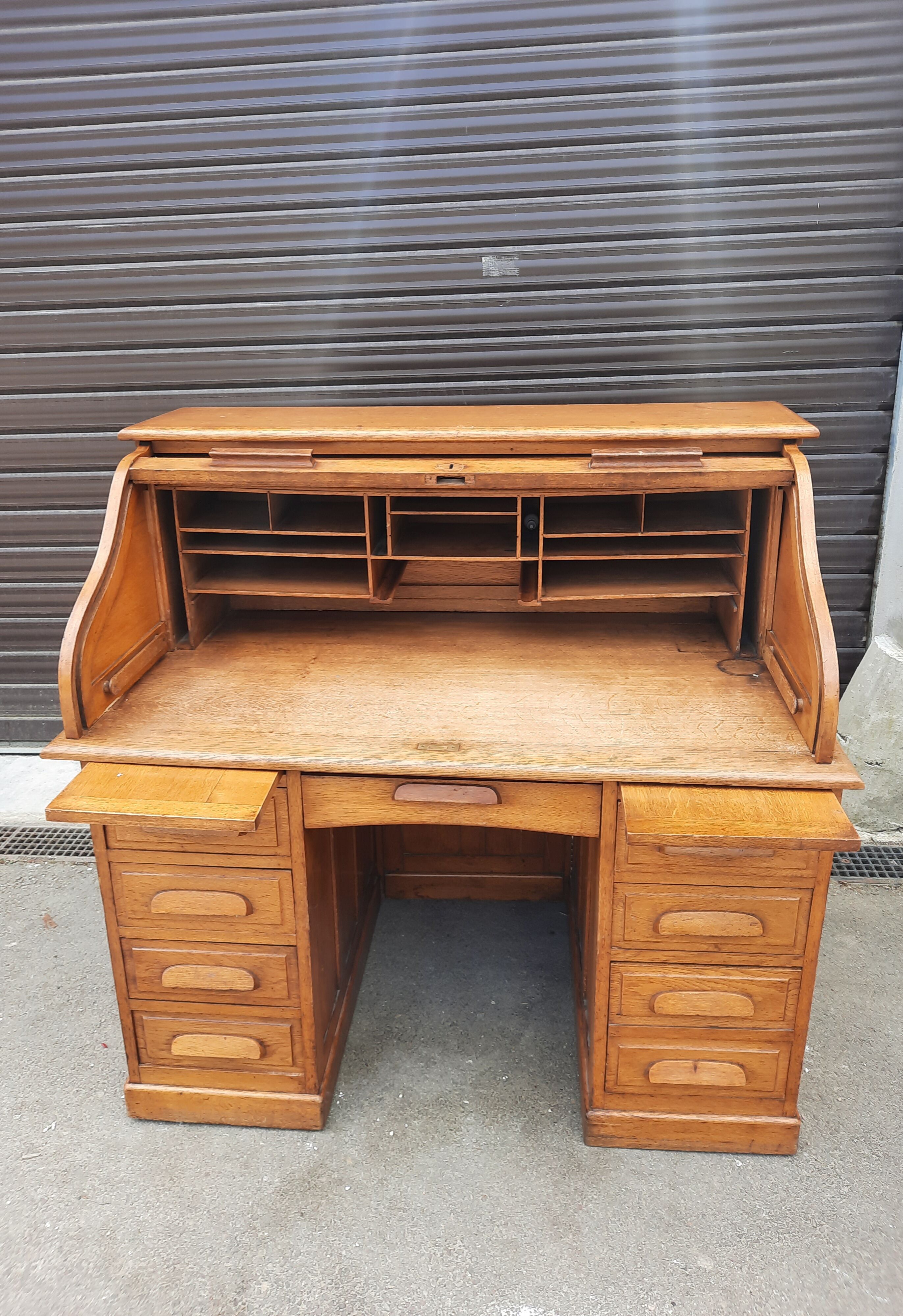 Bureau américain en chêne et son fauteuil