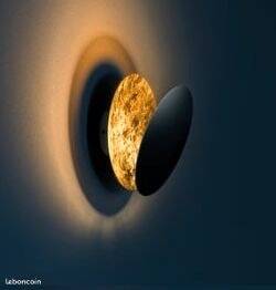 Black/gold led wall applique