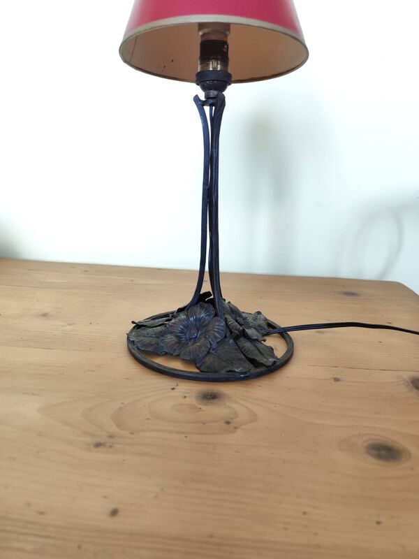 Lampe en fer forgé  - lampe art nouveau, métal noir , décor de végétaux