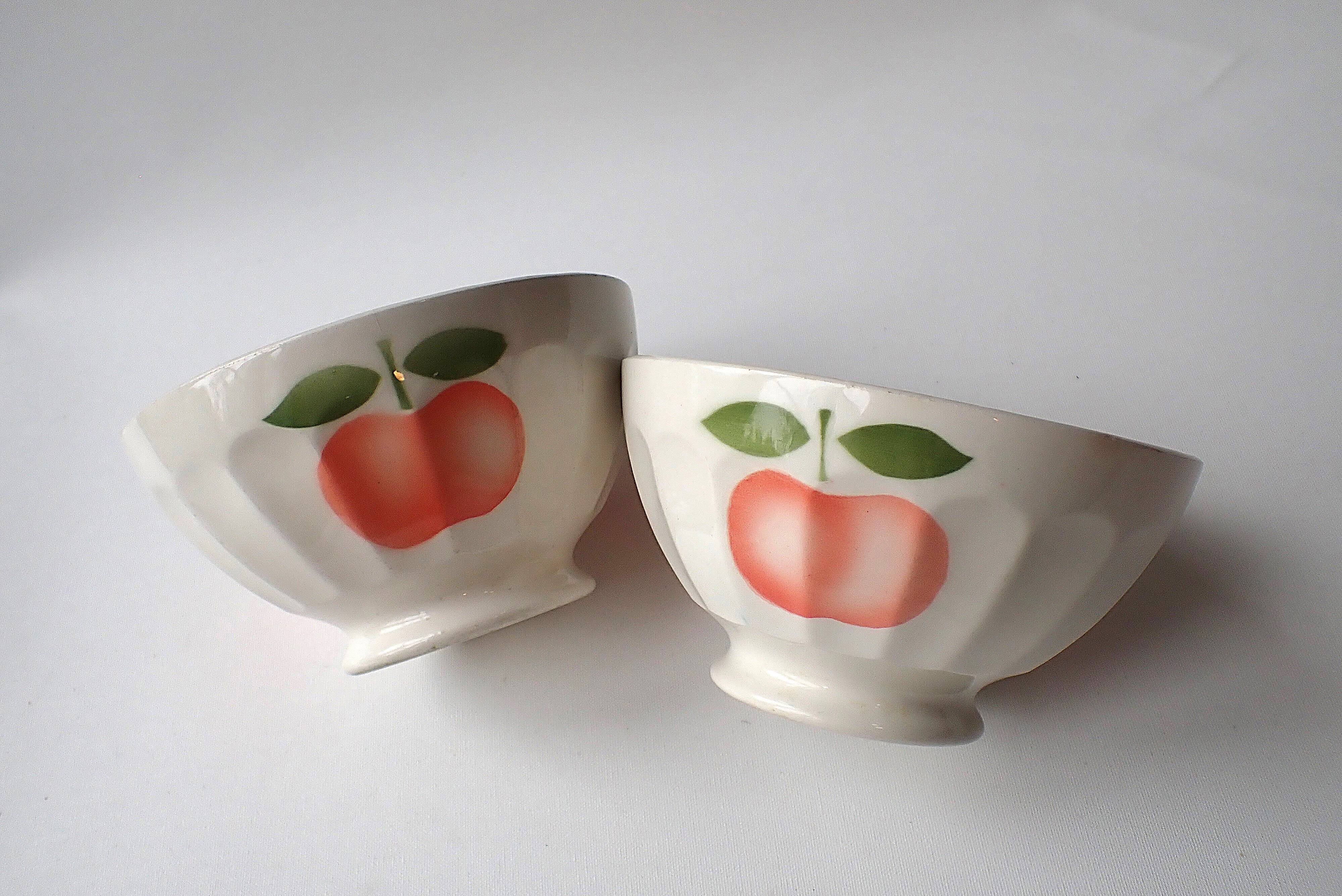 Lot de 2 anciens bols à facettes - motif pomme (ou pêche)