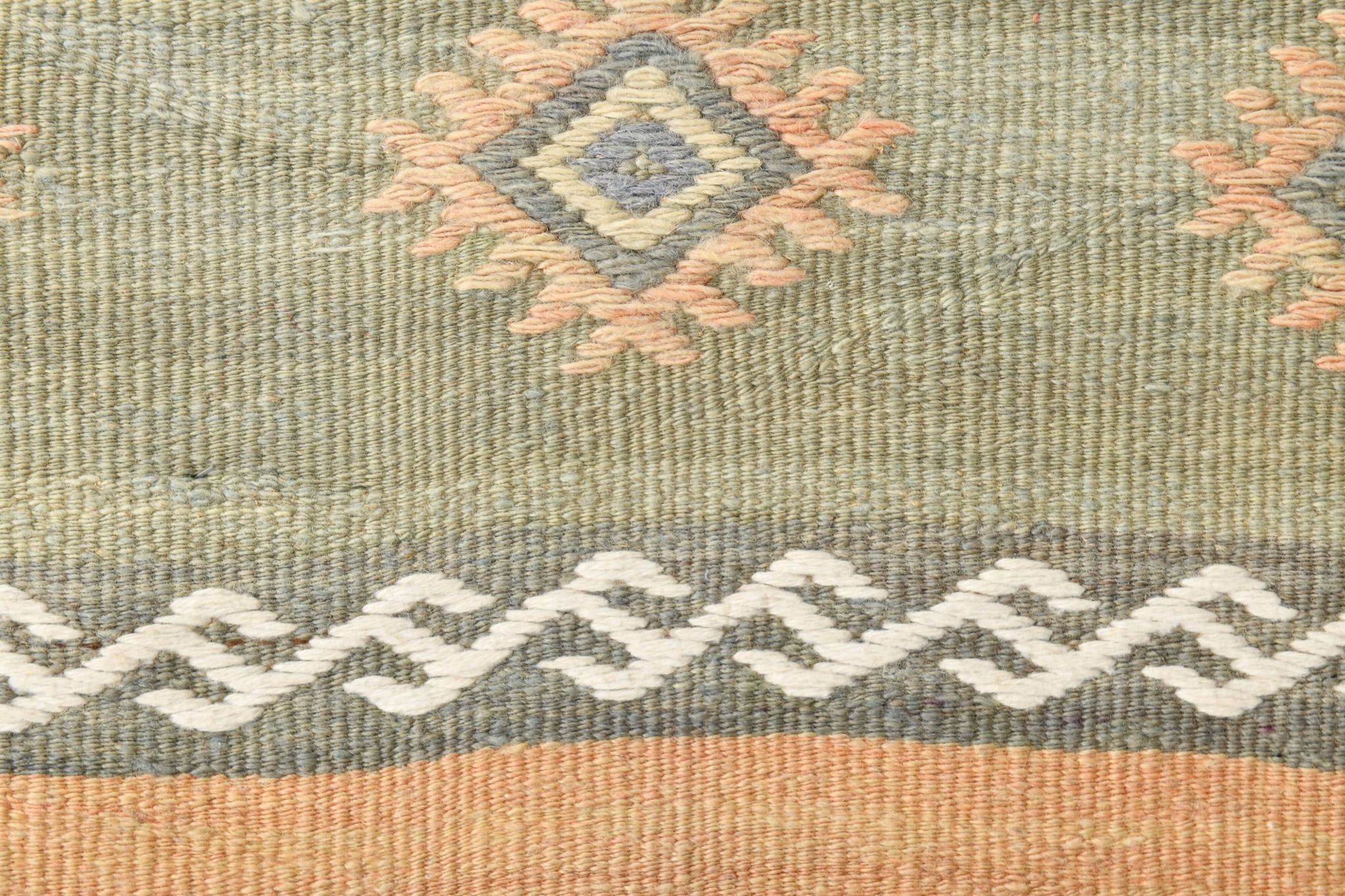 Tapis coureur vintage en kilim rayé vert clair, 63x180 cm