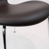 Seven chair, model 3107, designed by arne jacobsen and manufactured by fritz hansen.
