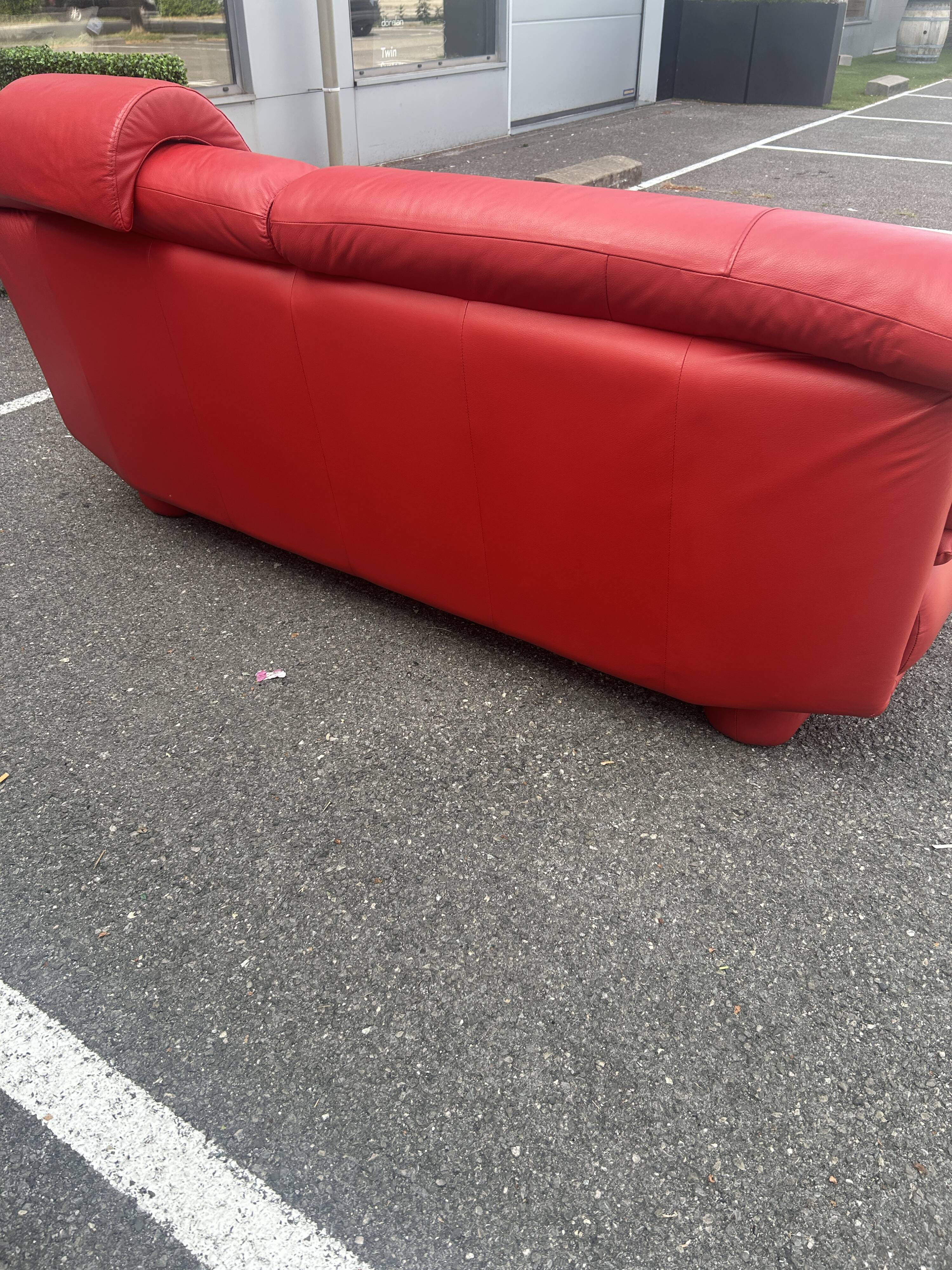 Three-seater red full-grain leather sofa – Vintage Italian design from the years.