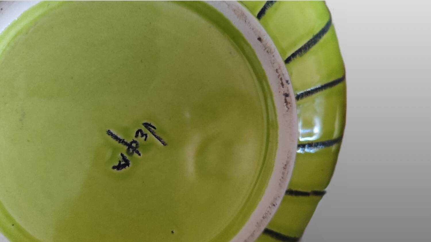 Eduardo Vega ball vase