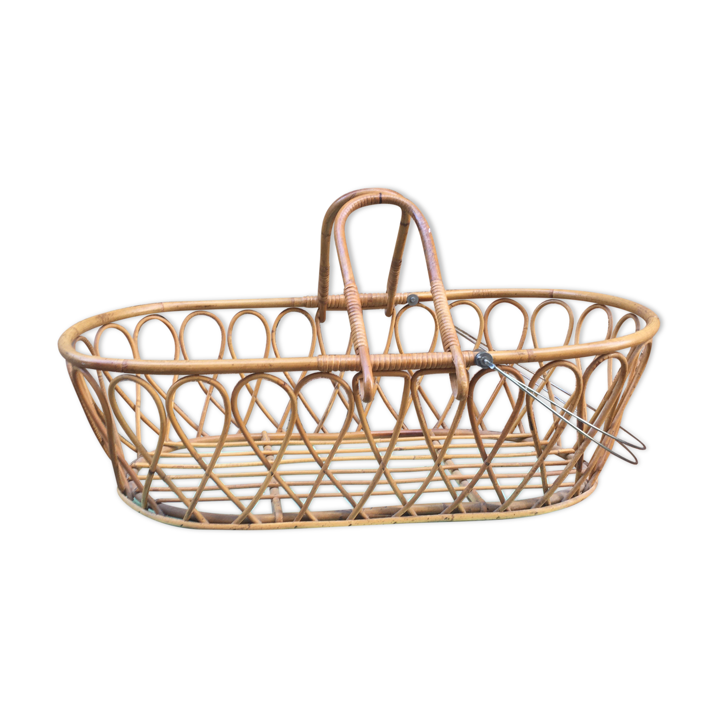 Rattan bassinet with hood arches