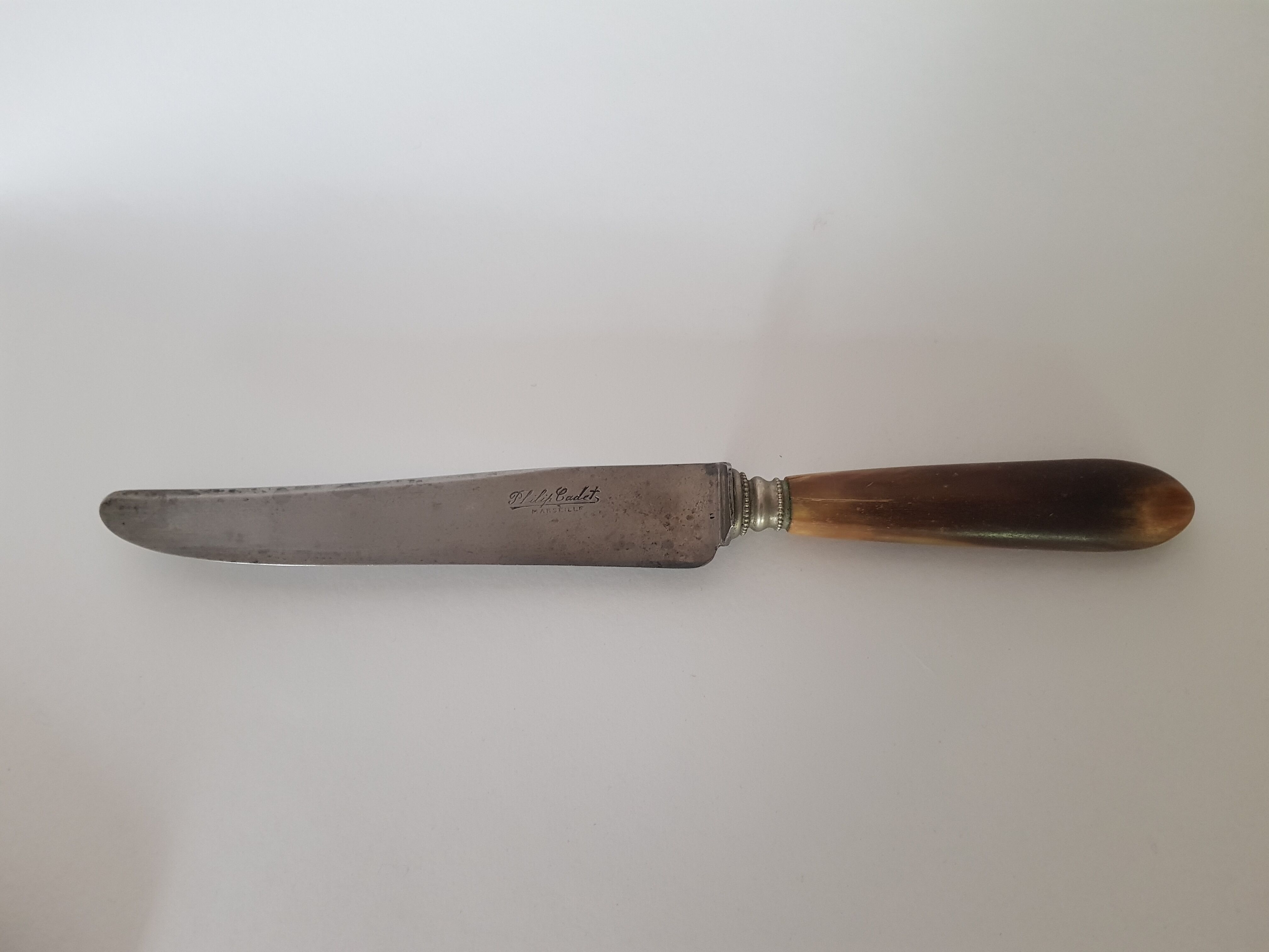 Twelve knives, horn handle, steel blade signed Philip CADET Marseille