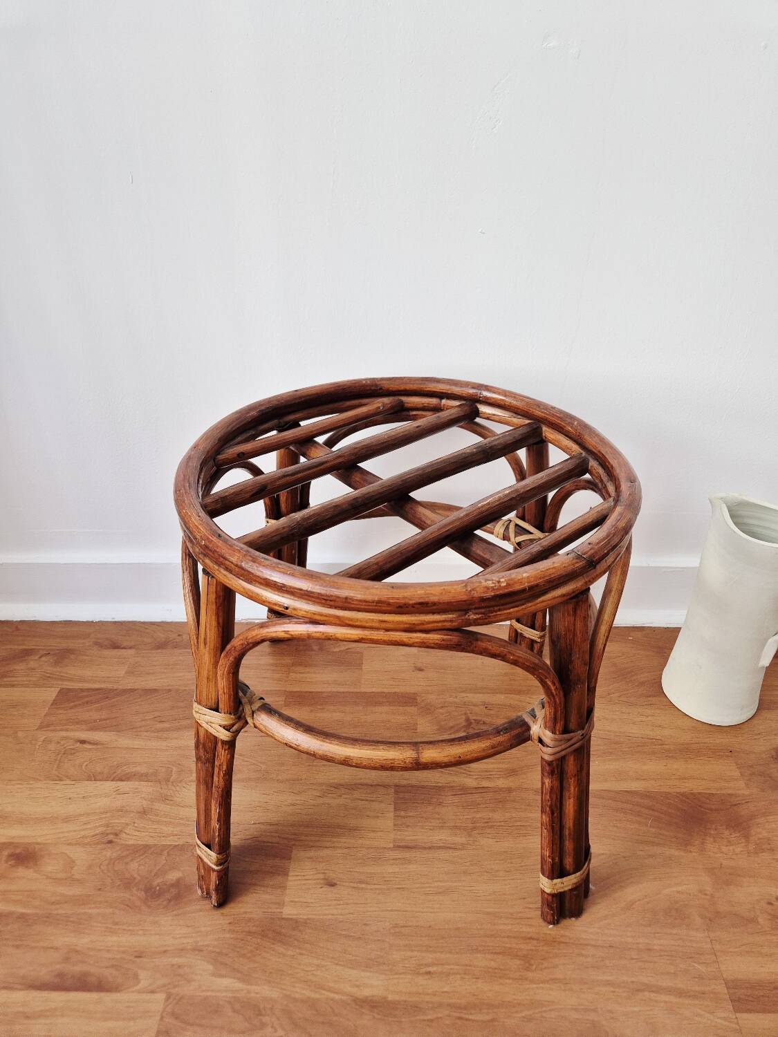 Rattan stool/plant stand - Vintage