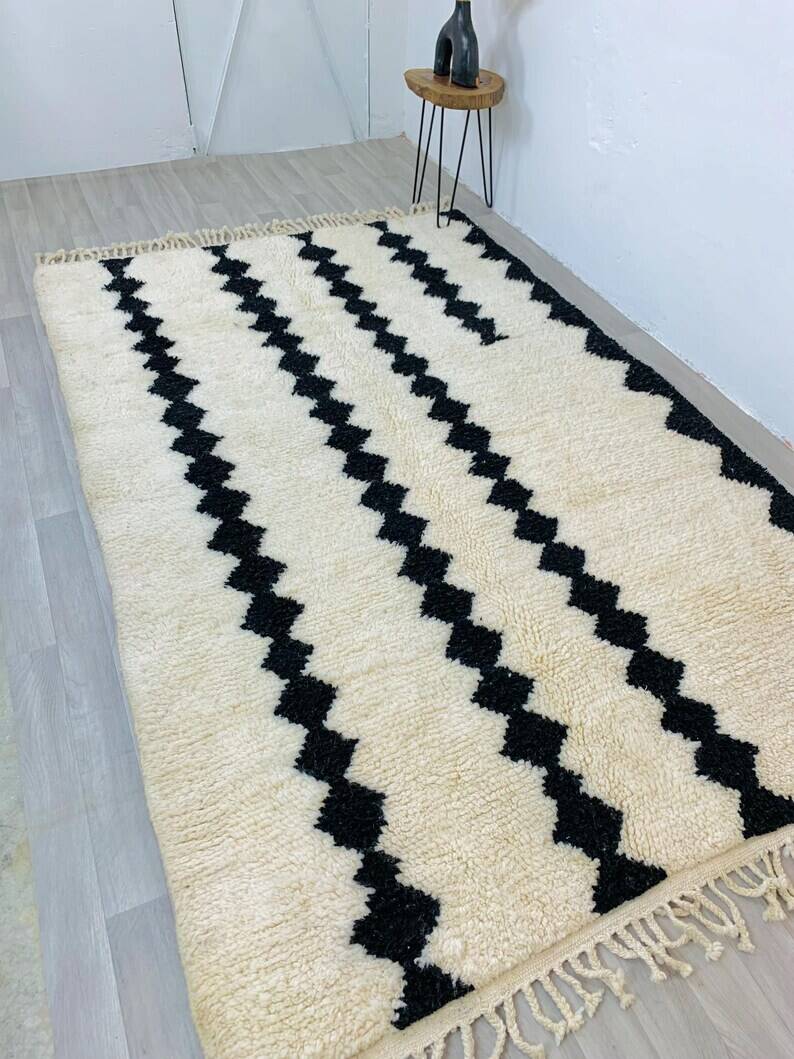 Handmade Moroccan rug in wool 250cm x 150cm