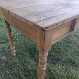Petite table de ferme
