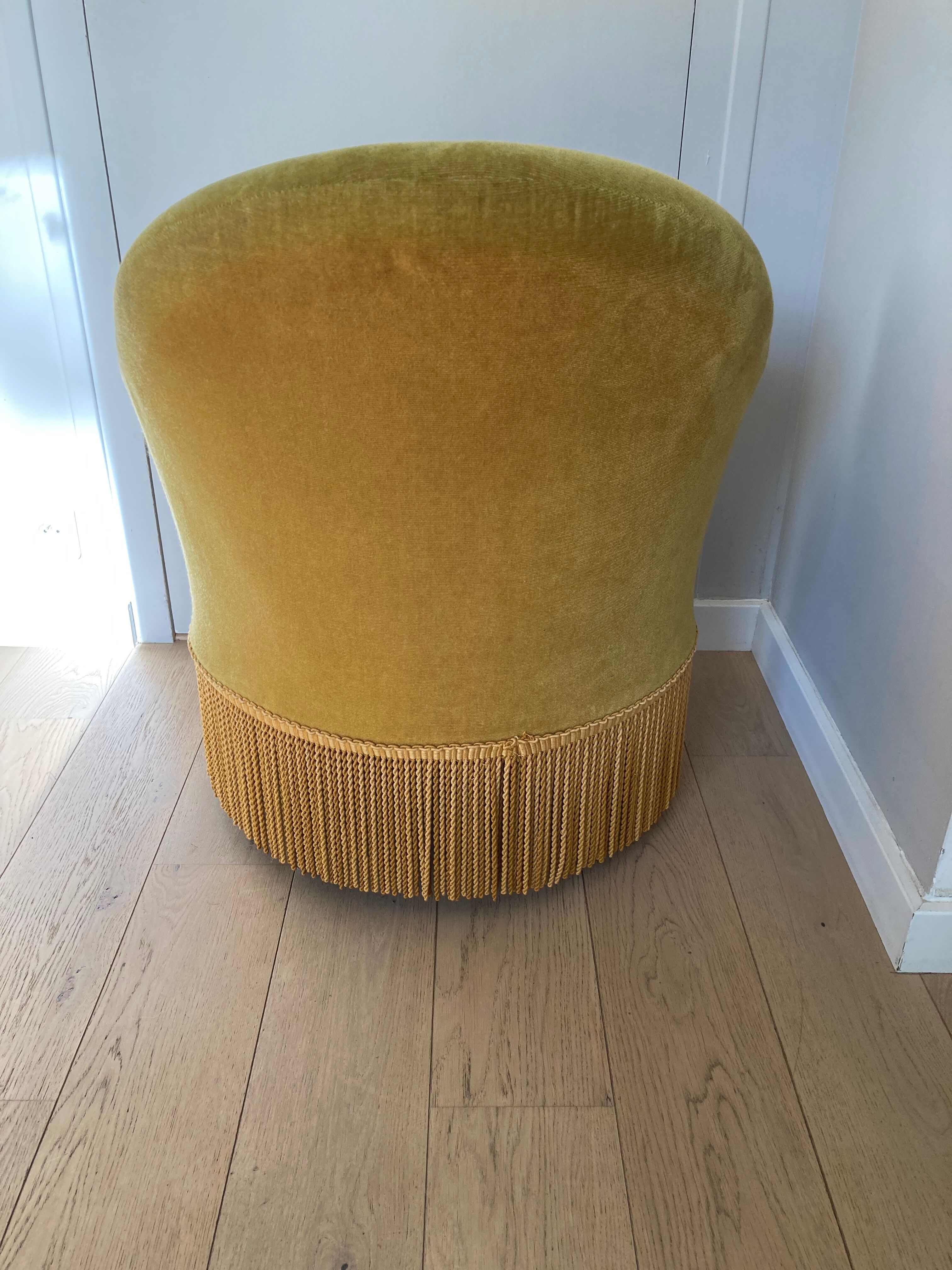 Velvet armchair with fringes