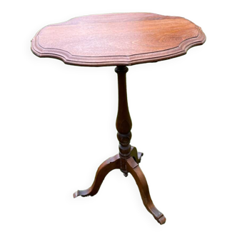 Wooden pedestal table