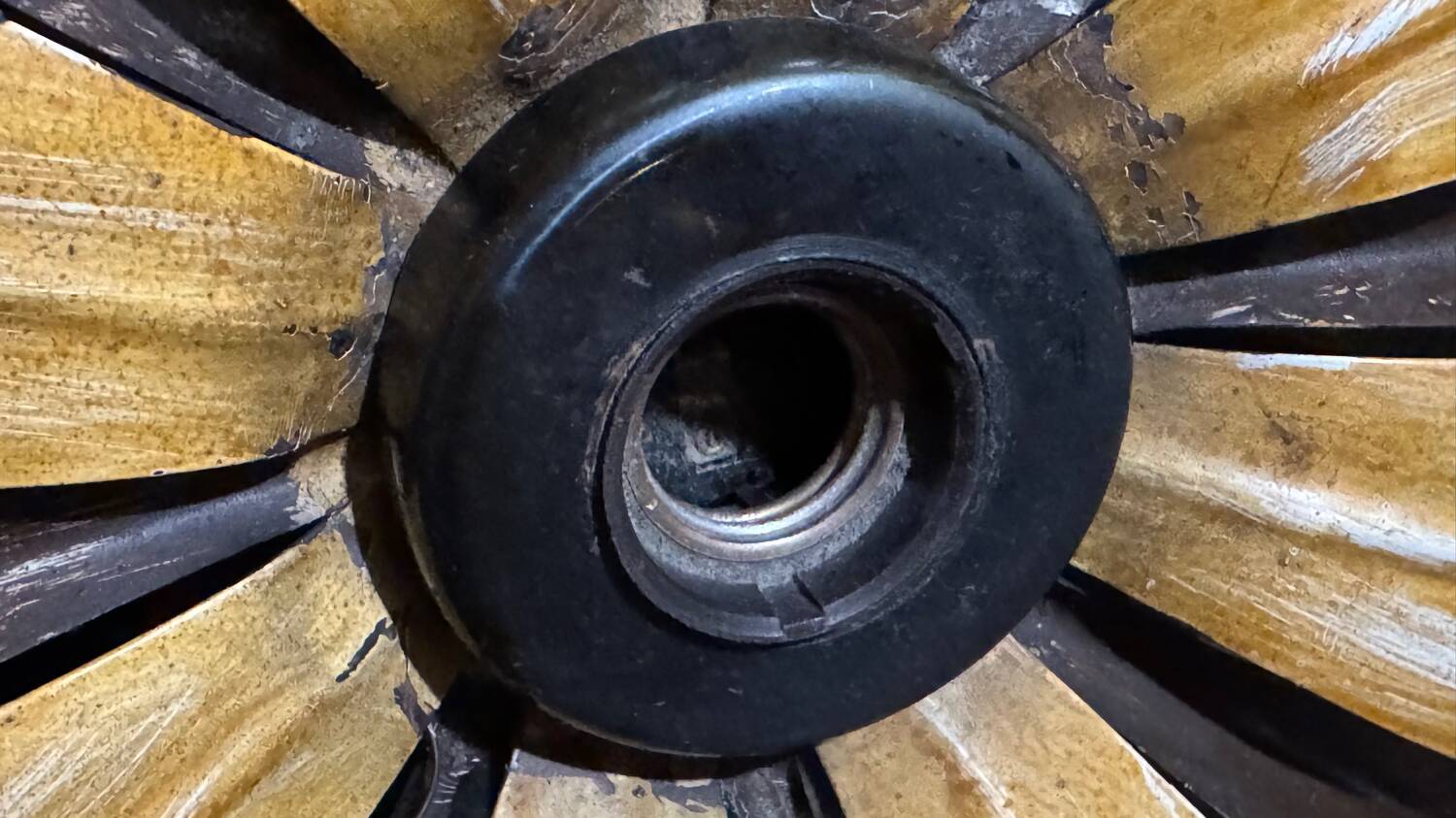 Floral metal ceiling light from the 70s/80s.