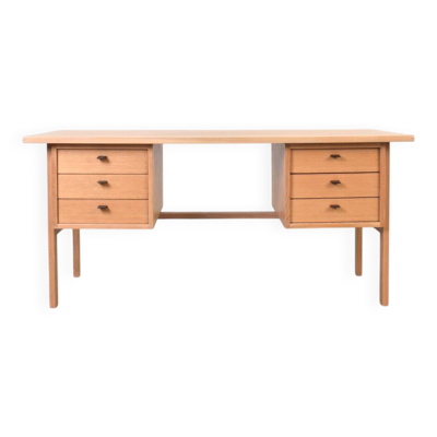 Bureau en chêne du milieu du siècle par Svend Åge Madsen pour Sigurd Hansen, années 1960.