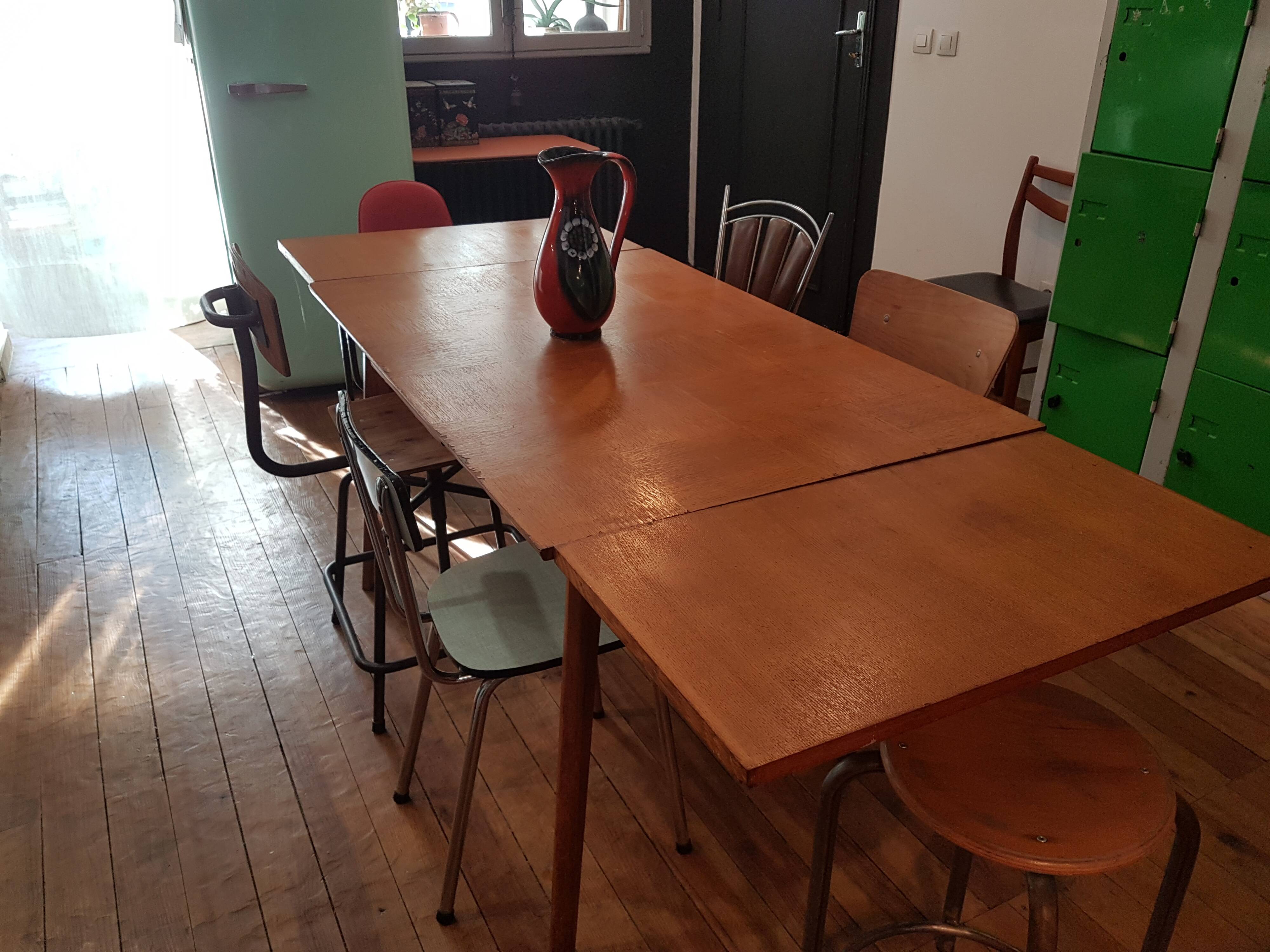 Scandinavian extension table