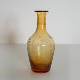 Vase gravé