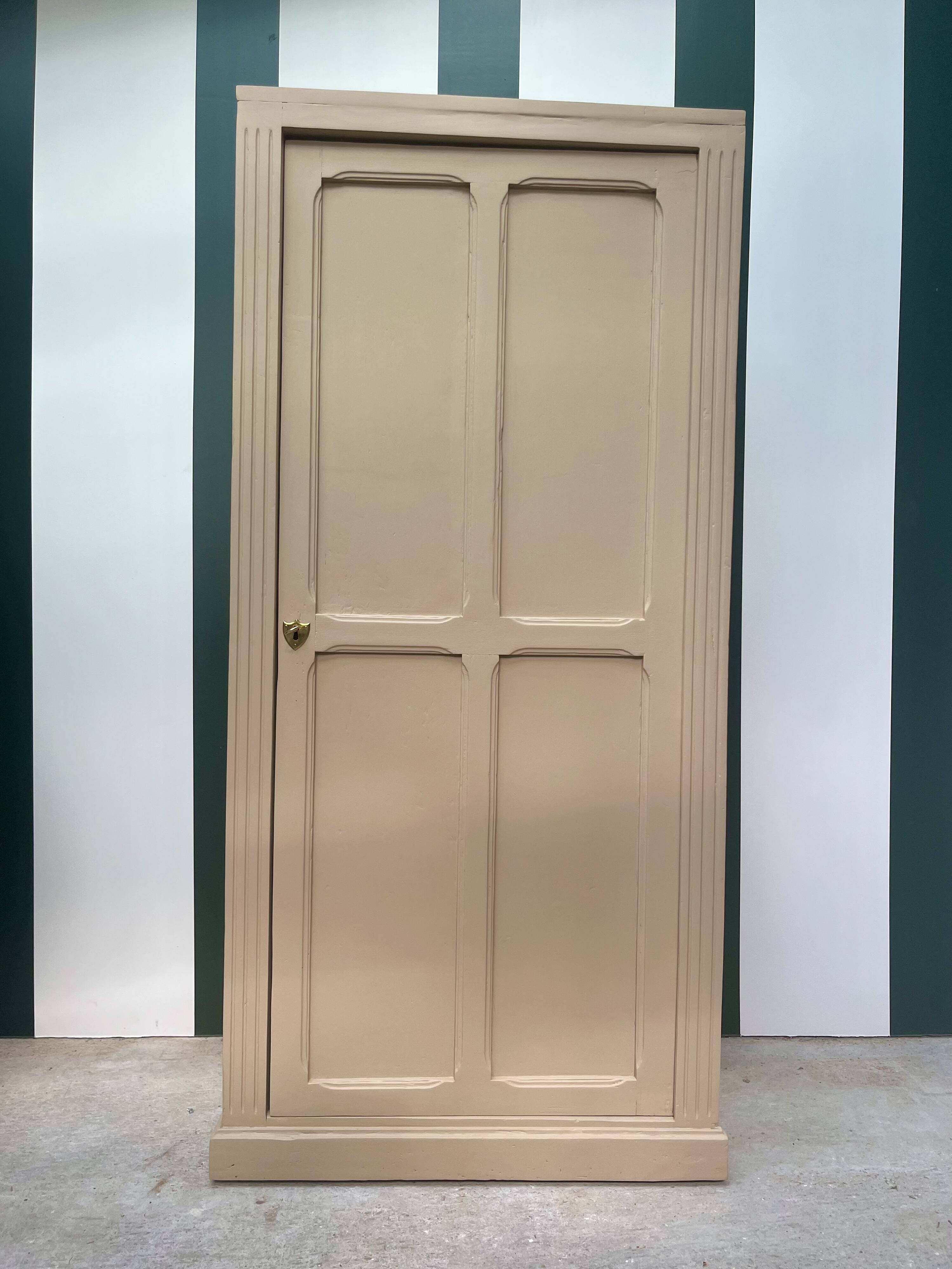 Armoire parisienne restaurée