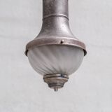 Ensemble de trois suspensions antiques en verre gravé