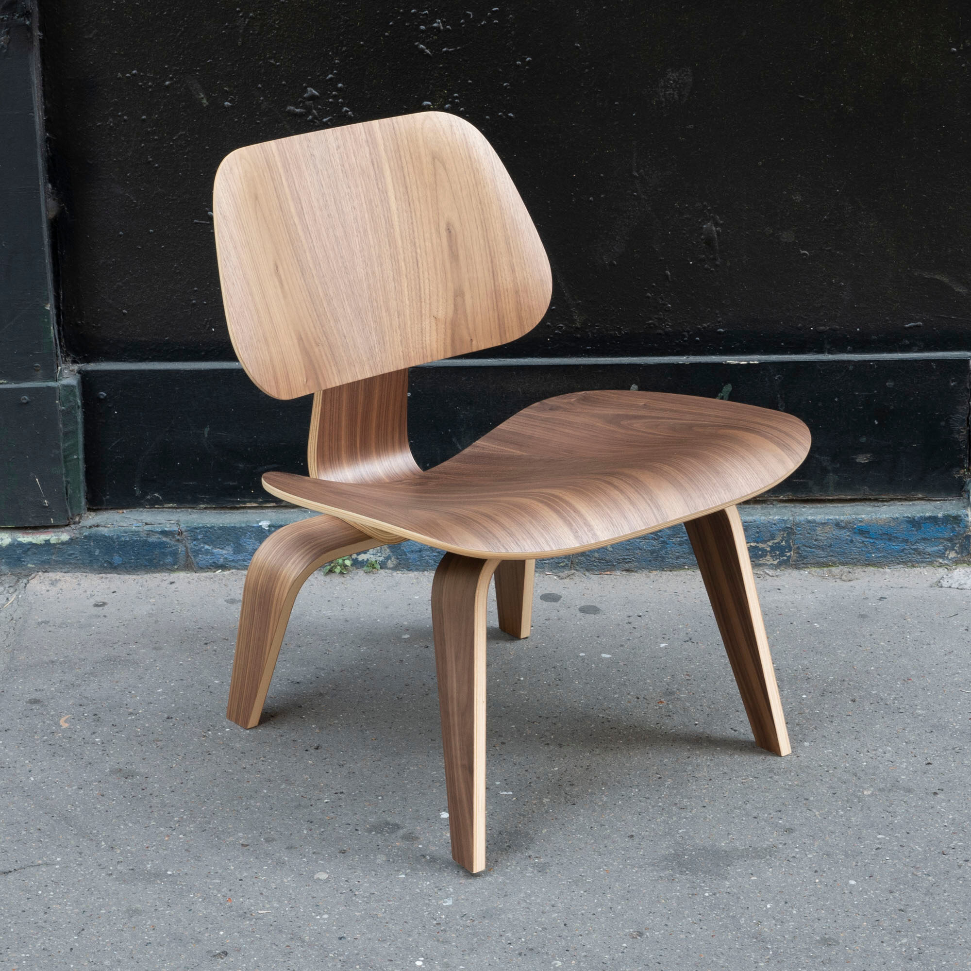 Chaise LCW en Noyer de Charles & Ray Eames - Herman Miller